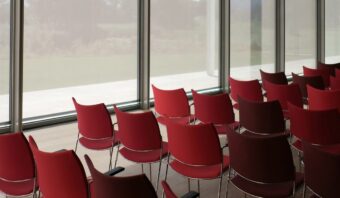 christian-fregnan-339342 - Meeting room red chairs